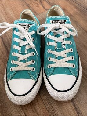 Converse Low Top Sneakers in Teal and White